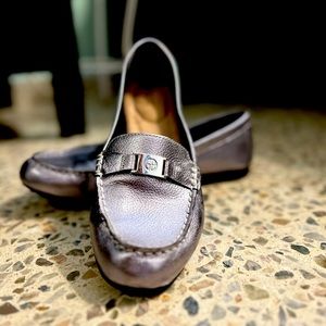 Like new flats Giani Bernini in pewter.